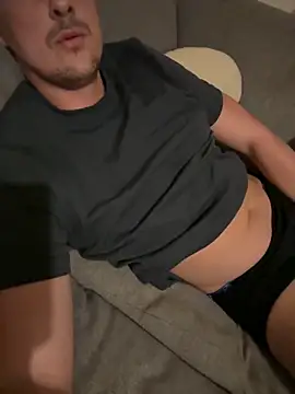 Snapshot of euphoria199527 chatting on 11.02.25 euphoria199527 online show from 11.02.25