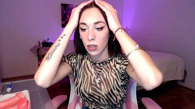 Snapshot of Sofia_Amour chatting on 09.29.25 Sofia Amour online show from 09.29.25