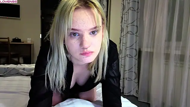 Snapshot of Elieiza_xo chatting on 05.26.26 Elieiza xo online show from 05.26.26