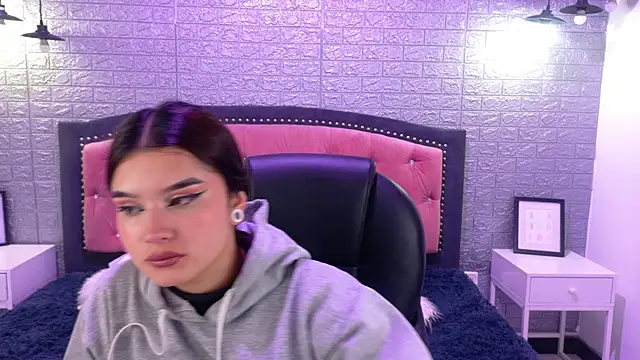 Natalie loffreda online show from 09.12.25