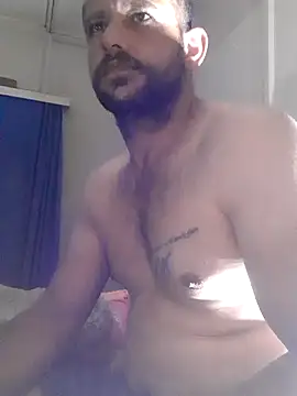 Snapshot of Lekewarmele chatting on 10.13.25 Lekewarmele online show from 10.13.25