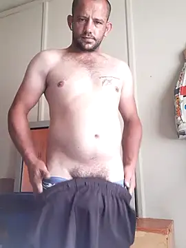 Snapshot of Lekewarmele chatting on 10.28.25 Lekewarmele online show from 10.28.25