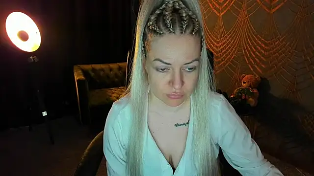 Anna Snows online show from 04.10.26