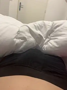 enzoyoungbisex online show from 02.13.26