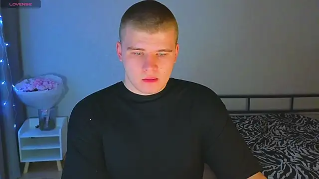 Snapshot of kittenmurr chatting on 10.30.25 kittenmurr online show from 10.30.25