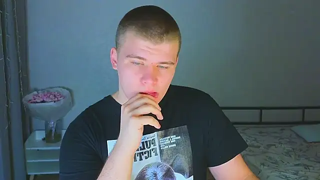 Snapshot of kittenmurr chatting on 11.02.25 kittenmurr online show from 11.02.25