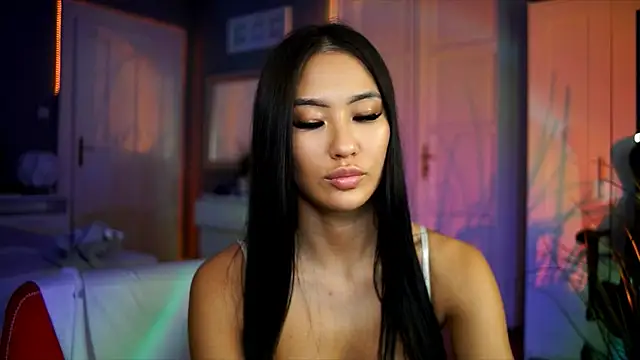 Snapshot of SyrenAsia chatting on 11.07.25 SyrenAsia online show from 11.07.25