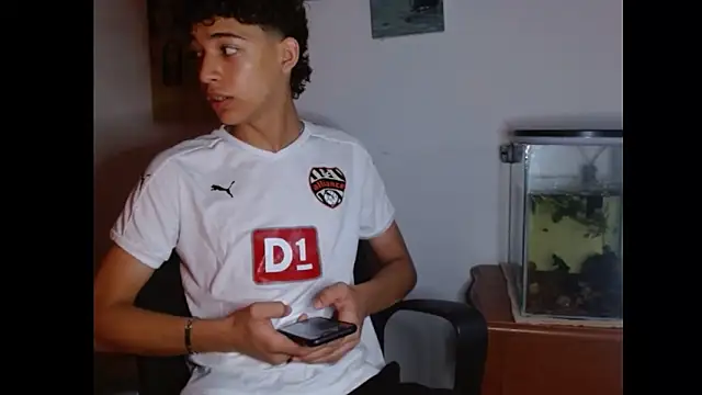 Snapshot of Xtremeplay_18 chatting on 10.10.25 Xtremeplay 18 online show from 10.10.25