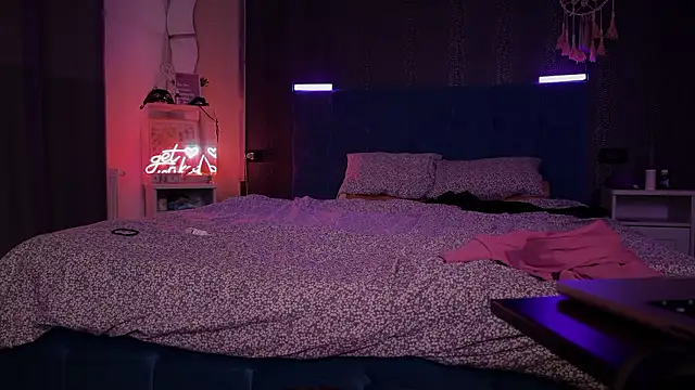 Secret Lovers1 online show from 01.14.26