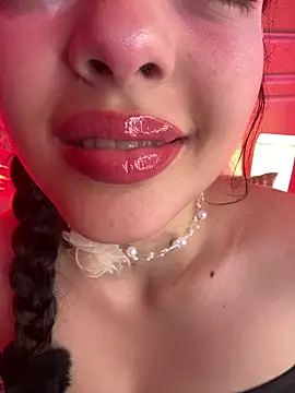 AriaHeavenss online show from 12.21.25