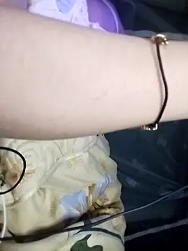 Snapshot of Kuncute chatting on 09.18.25 Kuncute online show from 09.18.25