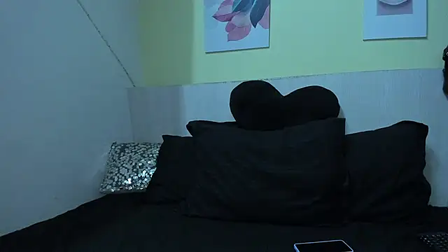 AtheneaArbelaez  online show from 09.15.25