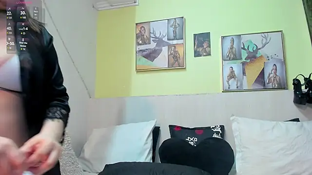 AtheneaArbelaez  online show from 12.17.25