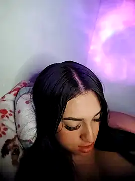 Snapshot of Linda_Saenz_ chatting on 10.05.25 Linda Saenz online show from 10.05.25