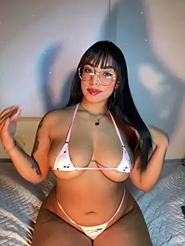 Snapshot of Linda_Saenz_ chatting on 06.16.26 Linda Saenz online show from 06.16.26