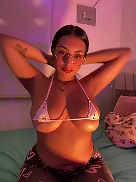 Snapshot of Linda_Saenz_ chatting on 07.15.26 Linda Saenz online show from 07.15.26