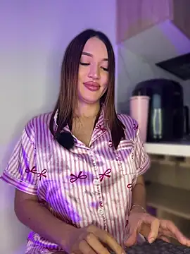 Bella-taylorr online show from 04.10.26