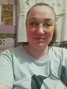 Snapshot of Kiss_Eva chatting on 01.20.25 Kiss Eva online show from 01.20.25