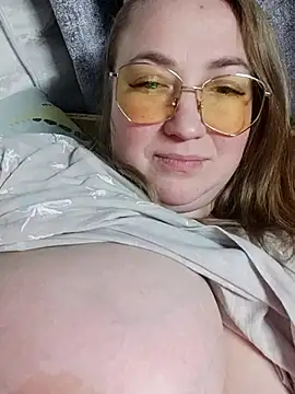 Snapshot of Kiss_Eva chatting on 02.21.25 Kiss Eva online show from 02.21.25