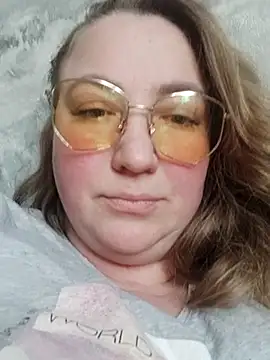 Snapshot of Kiss_Eva chatting on 03.08.25 Kiss Eva online show from 03.08.25