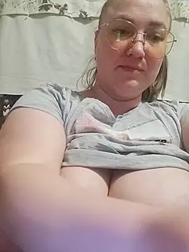 Snapshot of Kiss_Eva chatting on 03.13.25 Kiss Eva online show from 03.13.25