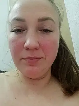 Snapshot of Kiss_Eva chatting on 10.24.25 Kiss Eva online show from 10.24.25