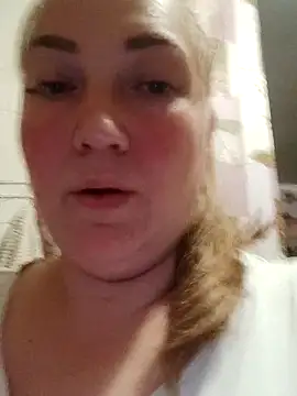 Snapshot of Kiss_Eva chatting on 11.11.25 Kiss Eva online show from 11.11.25