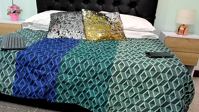 Marianee Rousse online show from 12.03.25