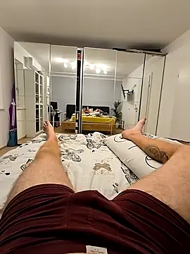 Snapshot of mikevanston chatting on 09.11.25 mikevanston online show from 09.11.25