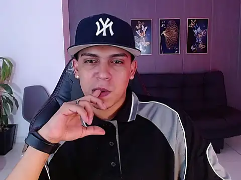 Snapshot of david_santos16 chatting on 09.16.25 david santos16 online show from 09.16.25