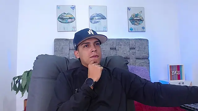 Snapshot of david_santos16 chatting on 10.17.25 david santos16 online show from 10.17.25