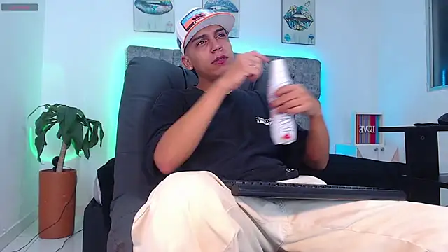 Snapshot of david_santos16 chatting on 10.25.25 david santos16 online show from 10.25.25