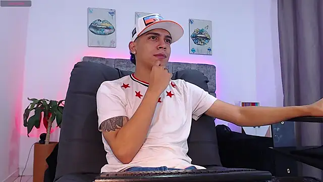 Snapshot of david_santos16 chatting on 10.29.25 david santos16 online show from 10.29.25