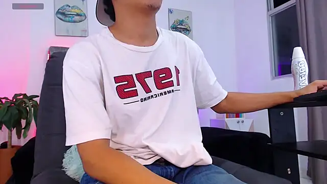 Snapshot of david_santos16 chatting on 11.01.25 david santos16 online show from 11.01.25