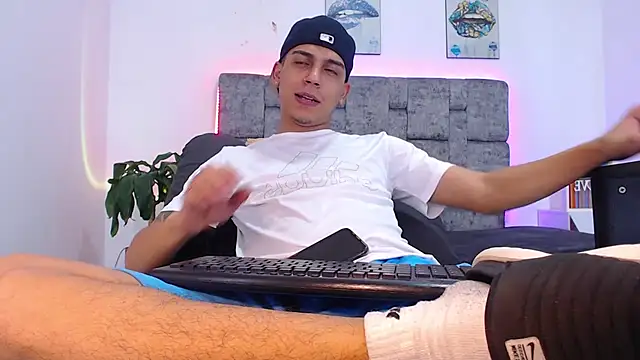 Snapshot of david_santos16 chatting on 11.06.25 david santos16 online show from 11.06.25