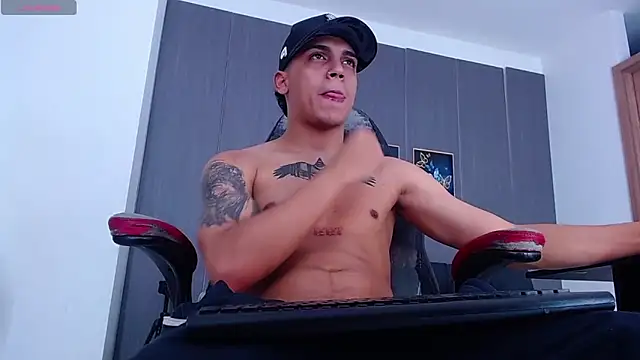 Snapshot of david_santos16 chatting on 11.27.25 david santos16 online show from 11.27.25