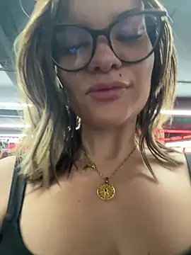 Snapshot of Pribaixinha chatting on 10.23.25 Pribaixinha online show from 10.23.25