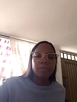 Snapshot of CloeeHills_ chatting on 10.20.25 CloeeHills online show from 10.20.25