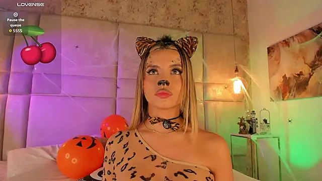 Mily Vermont online show from 10.31.25