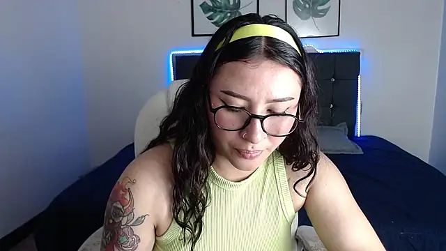 Snapshot of nicolee_8 chatting on 09.24.25 nicolee 8 online show from 09.24.25