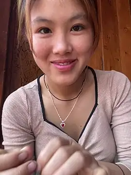 Snapshot of May_nhi chatting on 07.29.26 May nhi online show from 07.29.26