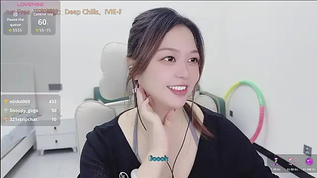 Snapshot of Lcey_66 chatting on 10.23.25 Lcey 66 online show from 10.23.25