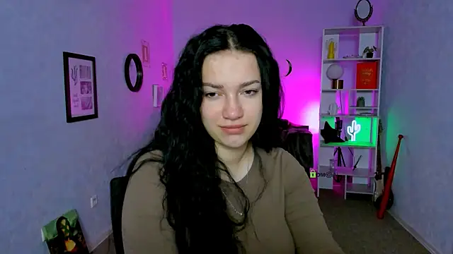 Snapshot of miss_ella_ chatting on 09.25.25 miss ella online show from 09.25.25