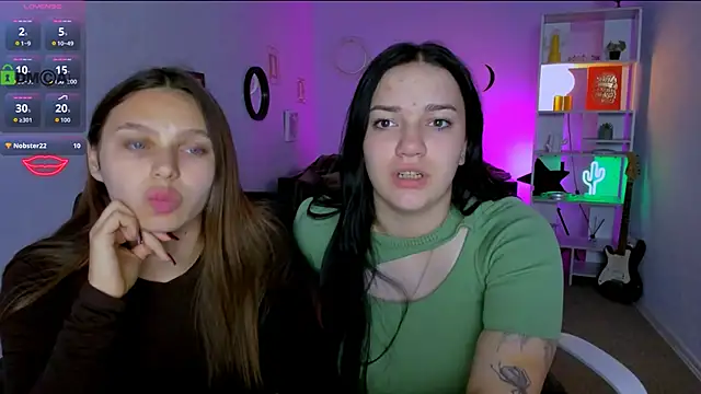 Snapshot of miss_ella_ chatting on 10.03.25 miss ella online show from 10.03.25