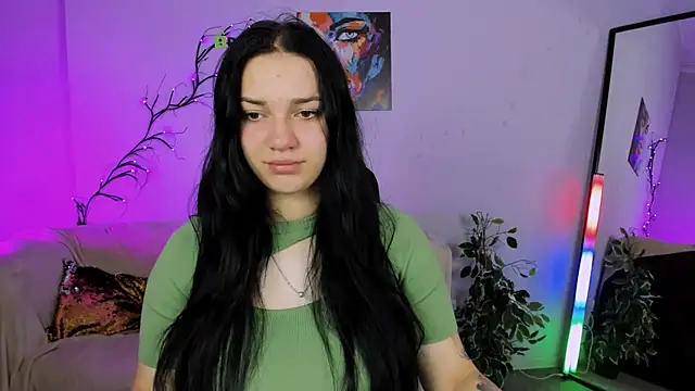 Snapshot of miss_ella_ chatting on 10.07.25 miss ella online show from 10.07.25