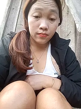 Snapshot of miumiu_00 chatting on 10.28.25 miumiu 00 online show from 10.28.25