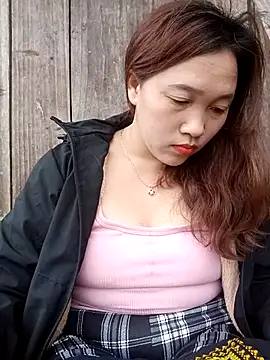 Snapshot of miumiu_00 chatting on 11.11.25 miumiu 00 online show from 11.11.25