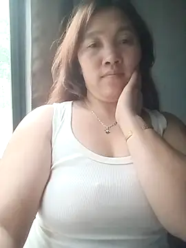 Snapshot of miumiu_00 chatting on 11.22.25 miumiu 00 online show from 11.22.25