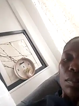 Snapshot of londie2 chatting on 11.14.25 londie2 online show from 11.14.25