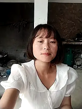 Snapshot of linda_bae00 chatting on 10.29.25 linda bae00 online show from 10.29.25